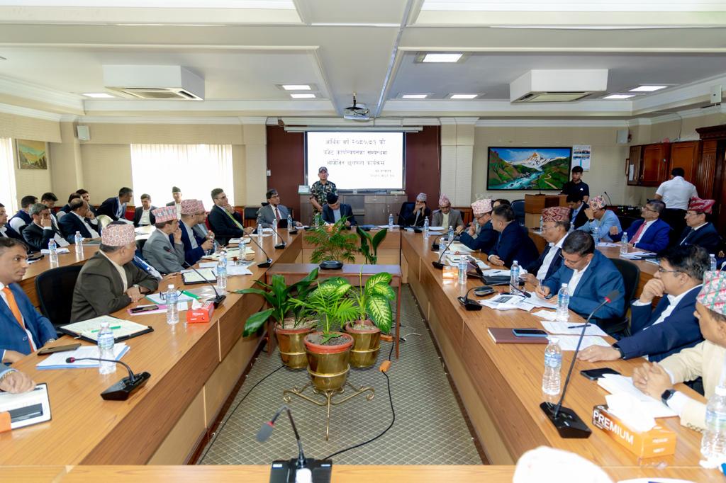 कार्तिकभित्र ठेक्का लगाइसक्न मन्त्रालयका सचिवहरुलाई अर्थमन्त्री डा. महतको निर्देशन